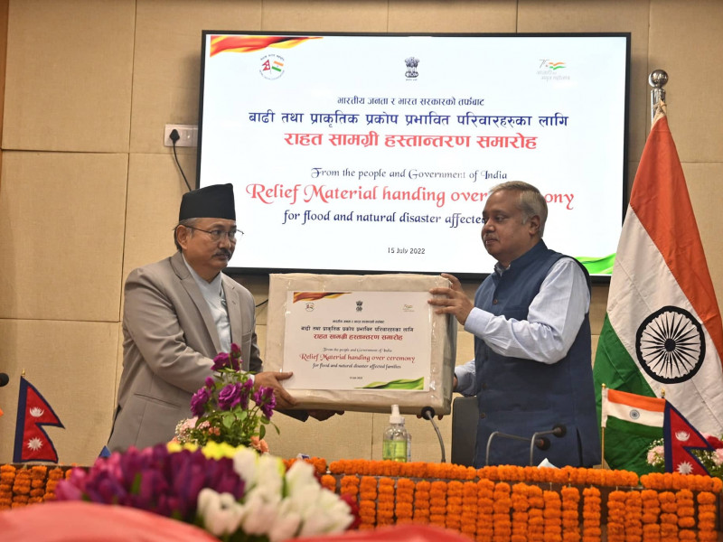 भारतले नेपाललाई दियाे विपद् रोकथाम सामग्री, गृहमन्त्रीले भने- निरन्तर सहयाेग चाहन्छाैं